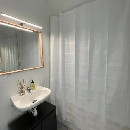 公寓 Bright Cocoon With Terrace Near *