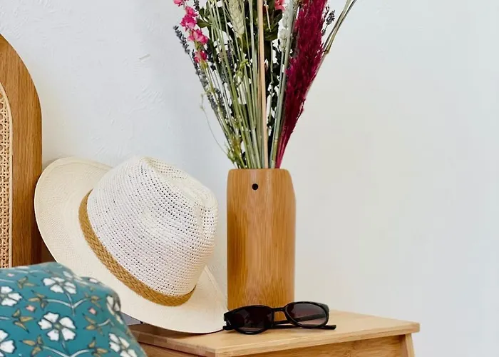 Bright Cocoon With Terrace Near *