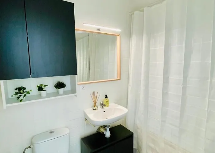 Bright Cocoon With Terrace Near *